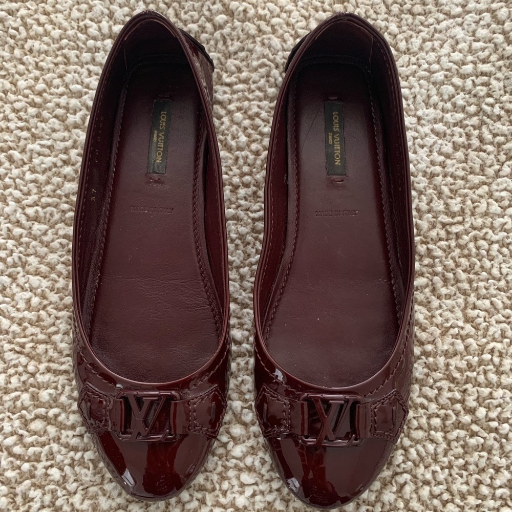 Louis Vuitton Women’s Drivers size 37 in burgundy patent leather.